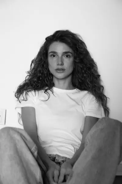 Aslı Sümen — natural light portrait