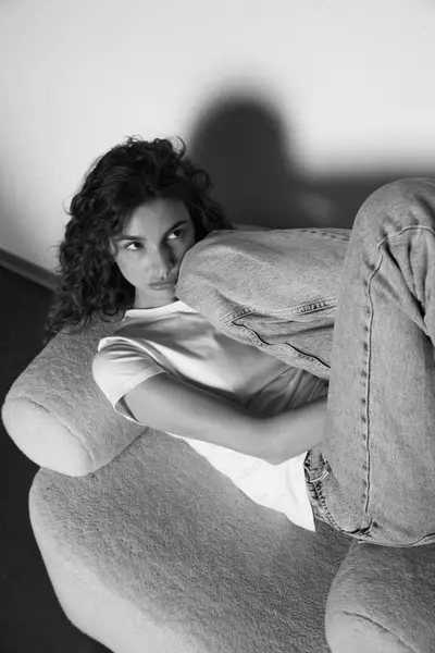 Aslı Sümen — studio close-up